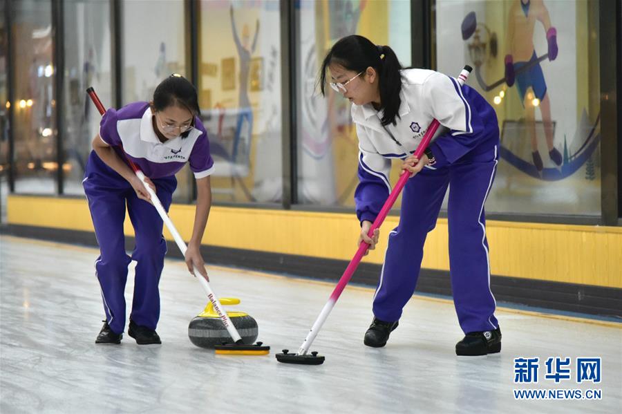 （體育&middot;圖文互動）（4）（在習(xí)近平新時代中國特色社會主義思想指引下&mdash;&mdash;新時代新作為新篇章&middot;總書記關(guān)心的百姓身邊事）奔跑吧，少年！&mdash;&mdash;體育讓孩子們插上強(qiáng)壯的翅膀（配本社同題文字稿）