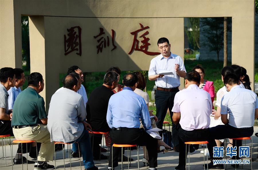 (新華全媒頭條·圖文互動)(10)開啟法治中國新時代——以習(xí)近平同志為核心的黨中央推進全面依法治國紀(jì)實