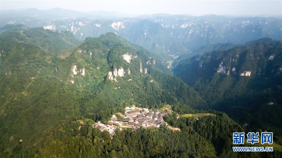 （在習近平新時代中國特色社會主義思想指引下&mdash;&mdash;新時代新作為新篇章&middot;總書記關(guān)切脫貧事&middot;圖文互動）（1）精準扶貧：提速脫貧奔小康