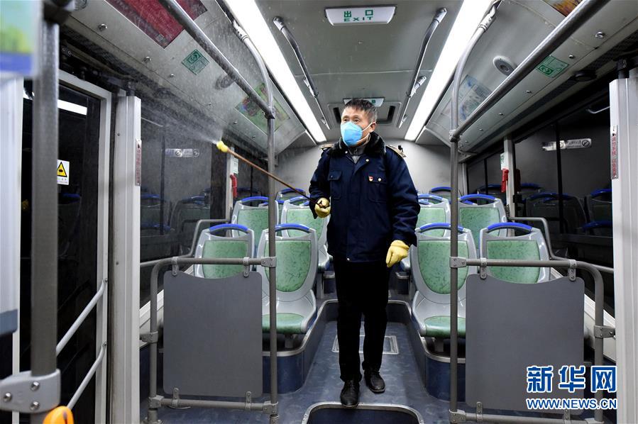 （在習(xí)近平新時(shí)代中國特色社會(huì)主義思想指引下&mdash;&mdash;新時(shí)代新作為新篇章&middot;習(xí)近平總書記關(guān)切事&middot;圖文互動(dòng)）（5）當(dāng)億萬只手緊握在一起&hellip;&hellip;&mdash;&mdash;戰(zhàn)&ldquo;疫&rdquo;一線感受中國力量