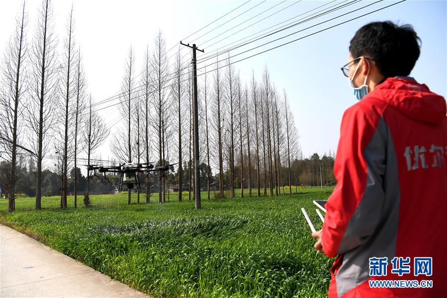 （在習(xí)近平新時代中國特色社會主義思想指引下&mdash;&mdash;新時代新作為新篇章&middot;習(xí)近平總書記關(guān)切事&middot;圖文互動）（6）為農(nóng)田注入硬核生產(chǎn)力&mdash;&mdash;一些地方春耕中農(nóng)業(yè)科技創(chuàng)新掃描