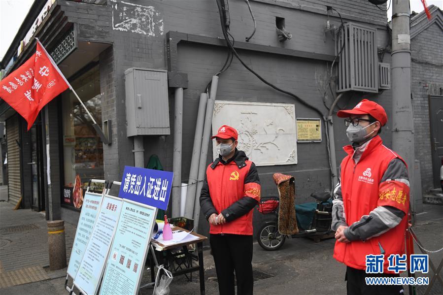 （習近平致敬的戰(zhàn)&ldquo;疫&rdquo;英雄&middot;社區(qū)工作者篇&middot;圖文互動）（5）他們，堅守一線戰(zhàn)風雨