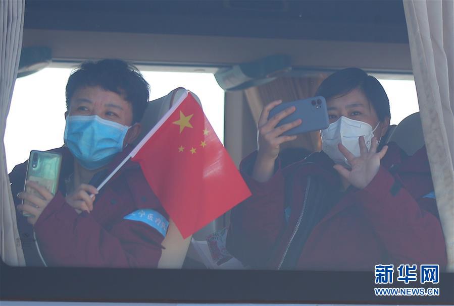 （在習近平新時代中國特色社會主義思想指引下&mdash;&mdash;新時代新作為新篇章&middot;習近平總書記關(guān)切事&middot;圖文互動）（3）給你最溫暖的擁抱&mdash;&mdash;保護關(guān)心愛護抗疫一線醫(yī)務(wù)人員在行動