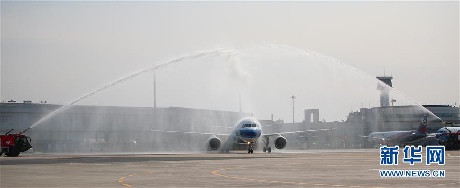 （在習近平新時代中國特色社會主義思想指引下&mdash;&mdash;新時代新作為新篇章&middot;習近平總書記關(guān)切事&middot;圖文互動）（1）給你最溫暖的擁抱&mdash;&mdash;保護關(guān)心愛護抗疫一線醫(yī)務(wù)人員在行動