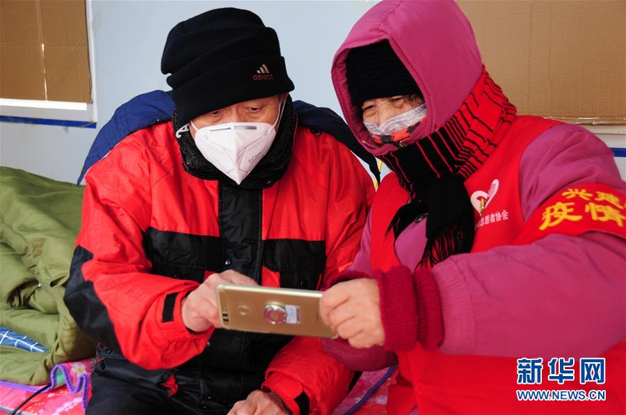 （習(xí)近平致敬的戰(zhàn)&ldquo;疫&rdquo;英雄&middot;志愿者篇&middot;圖文互動(dòng)）（9）他們，微光成炬照征程