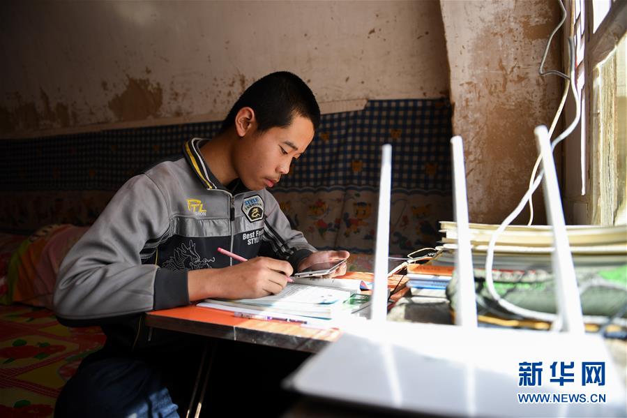 (在習近平新時代中國特色社會主義思想指引下——新時代新作為新篇章·習近平總書記關切事·圖文互動)(7)讓城市更聰明 讓經濟更智慧——各地加快形成數(shù)字新動能促經濟社會行穩(wěn)致遠