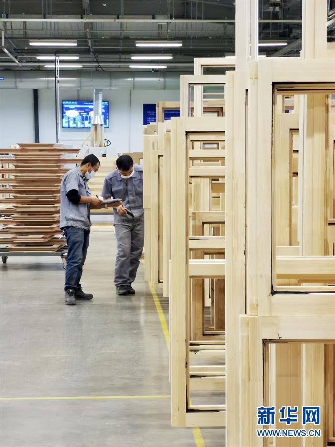 （在習(xí)近平新時(shí)代中國(guó)特色社會(huì)主義思想指引下&mdash;&mdash;新時(shí)代新作為新篇章&middot;習(xí)近平總書記關(guān)切事&middot;圖文互動(dòng)）（1）陽光總在風(fēng)雨后&mdash;&mdash;中小企業(yè)在疫情中迎難而上