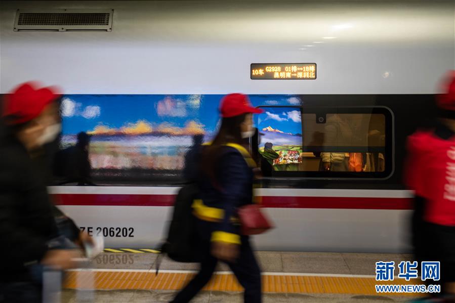 (在習(xí)近平新時(shí)代中國(guó)特色社會(huì)主義思想指引下——新時(shí)代新作為新篇章·習(xí)近平總書(shū)記關(guān)切事·圖文互動(dòng))(2)讓貧困勞動(dòng)力端穩(wěn)就業(yè)的“飯碗”——各地就業(yè)扶貧不松勁鞏固脫貧成果