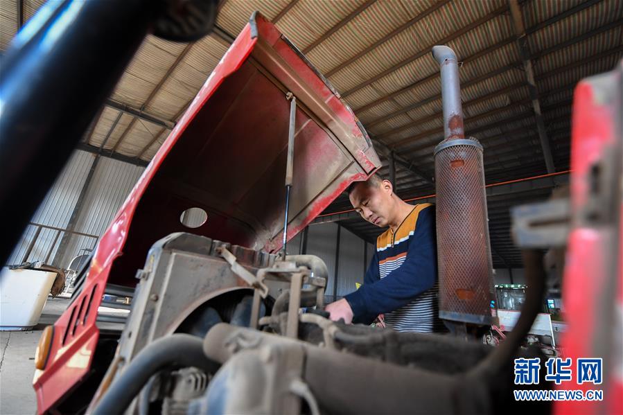 (在習(xí)近平新時(shí)代中國(guó)特色社會(huì)主義思想指引下——新時(shí)代新作為新篇章·習(xí)近平總書記關(guān)切事·圖文互動(dòng))(13)春耕忙 信心足——谷雨時(shí)節(jié)走馬東北直擊糧事