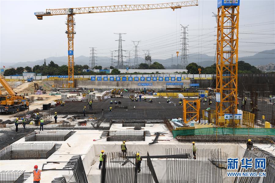 （在習(xí)近平新時代中國特色社會主義思想指引下&mdash;&mdash;新時代新作為新篇章&middot;習(xí)近平總書記關(guān)切事&middot;圖文互動）（6）新機(jī)遇、新引擎&mdash;&mdash;重大工程重大項目建設(shè)新動向觀察