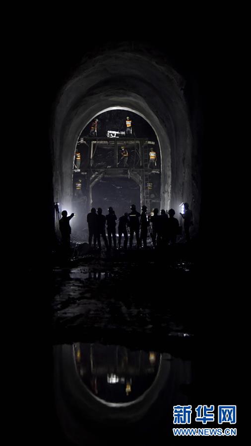 （在習(xí)近平新時代中國特色社會主義思想指引下&mdash;&mdash;新時代新作為新篇章&middot;習(xí)近平總書記關(guān)切事&middot;圖文互動）（7）新機(jī)遇、新引擎&mdash;&mdash;重大工程重大項目建設(shè)新動向觀察