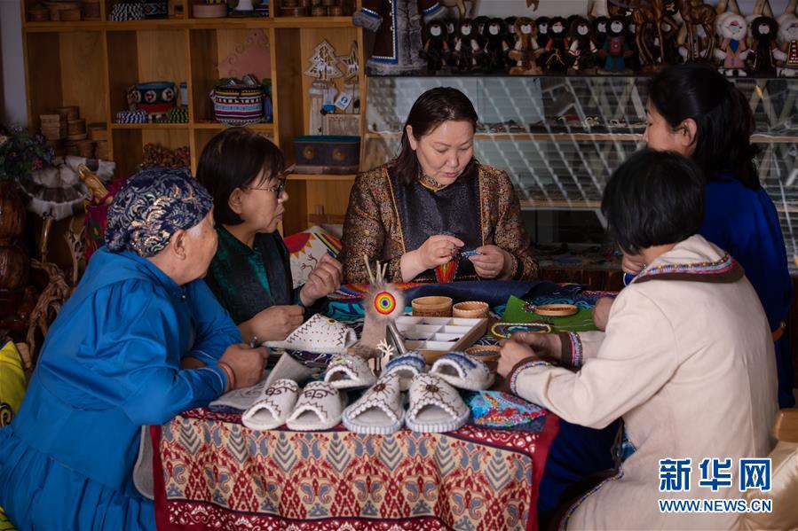 (在習(xí)近平新時(shí)代中國(guó)特色社會(huì)主義思想指引下——新時(shí)代新作為新篇章·習(xí)近平總書(shū)記關(guān)切事·圖文互動(dòng))(2)讓每一個(gè)角落都感受到幸福的溫情——人口較少民族在脫貧攻堅(jiān)大潮中的奮進(jìn)故事