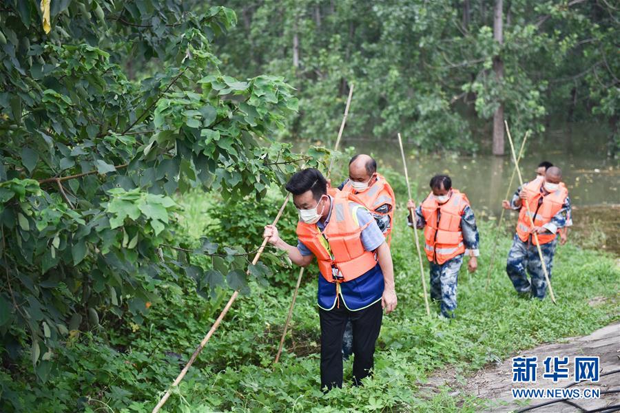 （在習近平新時代中國特色社會主義思想指引下&mdash;&mdash;新時代新作為新篇章&middot;習近平總書記關切事&middot;圖文互動）（2）戰(zhàn)疫魔,斗洪魔&mdash;&mdash;湖北全力應對防疫、防汛疊加&ldquo;雙考&rdquo;