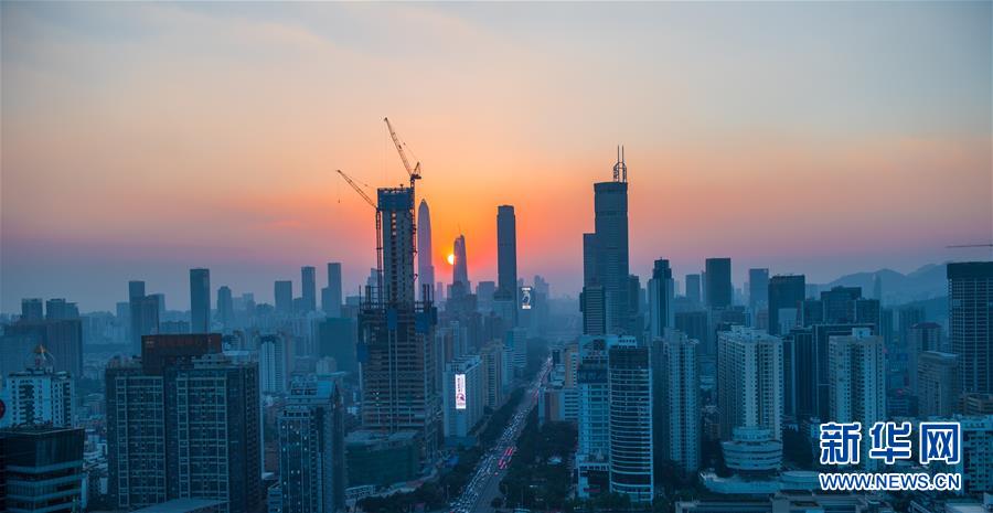 (在習(xí)近平新時(shí)代中國(guó)特色社會(huì)主義思想指引下——新時(shí)代新作為新篇章·習(xí)近平總書(shū)記關(guān)切事·圖文互動(dòng))(11)我家大門(mén)常打開(kāi)——經(jīng)濟(jì)特區(qū)全方位對(duì)外開(kāi)放故事