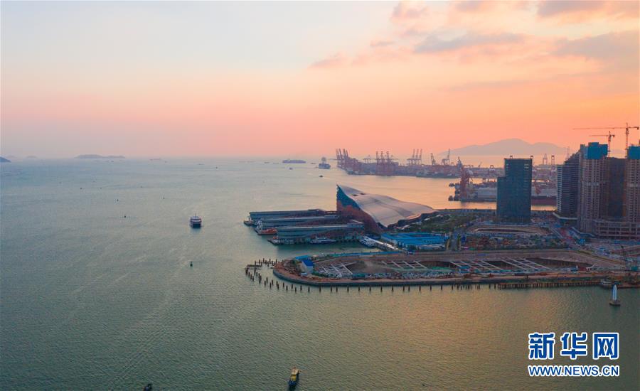 (在習(xí)近平新時(shí)代中國(guó)特色社會(huì)主義思想指引下——新時(shí)代新作為新篇章·習(xí)近平總書(shū)記關(guān)切事·圖文互動(dòng))(12)我家大門(mén)常打開(kāi)——經(jīng)濟(jì)特區(qū)全方位對(duì)外開(kāi)放故事