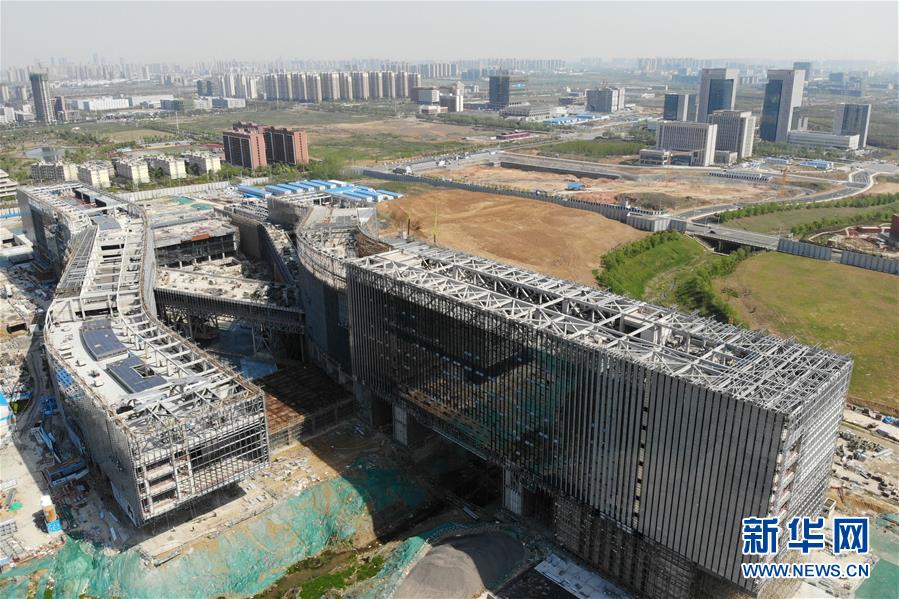 (在習(xí)近平新時代中國特色社會主義思想指引下——新時代新作為新篇章·習(xí)近平總書記關(guān)切事·圖文互動)(5)探“微觀世界” 抓“關(guān)鍵變量”——我國科學(xué)家與量子“糾纏”的故事