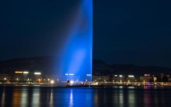 日內(nèi)瓦大噴泉點亮&ldquo;藍燈&rdquo;紀念世界難民日