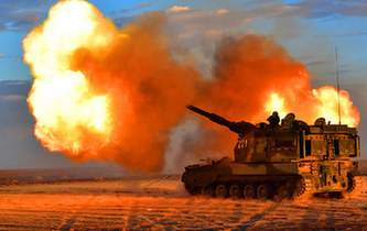 戈壁大漠上演自行火炮分隊(duì)對抗，場面霸氣！