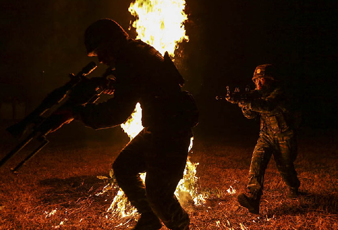 強(qiáng)軍DNA|福利貼，快來(lái)瞧狙擊手的瞄準(zhǔn)鏡里是啥樣