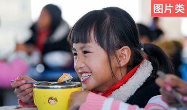 小學食堂的變化（2006年&mdash;&mdash;2019年)