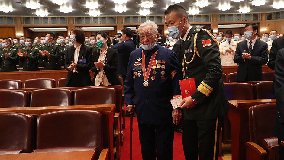 志愿軍老戰(zhàn)士、老同志入場