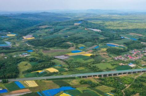 長白山下生態(tài)縣：倚綠生金，以景換銀