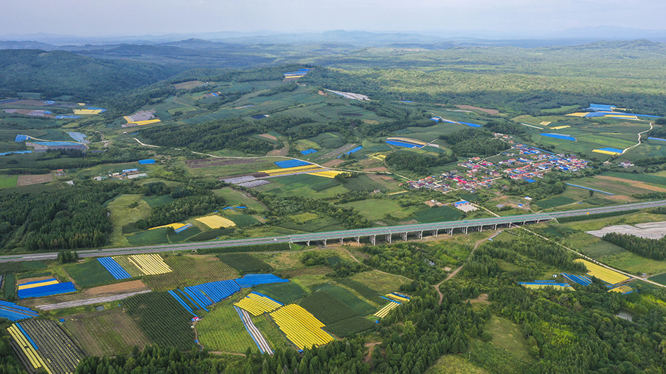 長白山下生態(tài)縣：倚綠生金，以景換銀