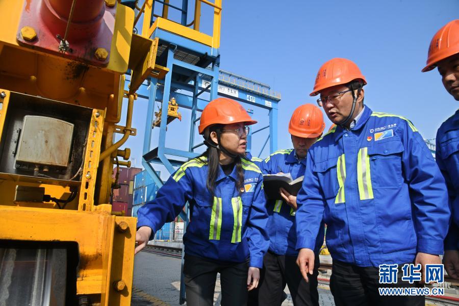 中國智慧港口的&ldquo;拓荒人&rdquo;&mdash;&mdash;記山東港口青島港連鋼創(chuàng)新團隊