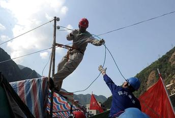 &ldquo;安靜&rdquo;的光明送進(jìn)寶興受災(zāi)群眾安置點(diǎn)