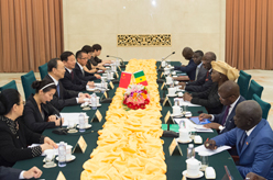 杜青林與塞內加爾經社環(huán)理事會主席舉行會談