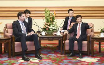 孟建柱會見美國聯(lián)邦調查局局長科米