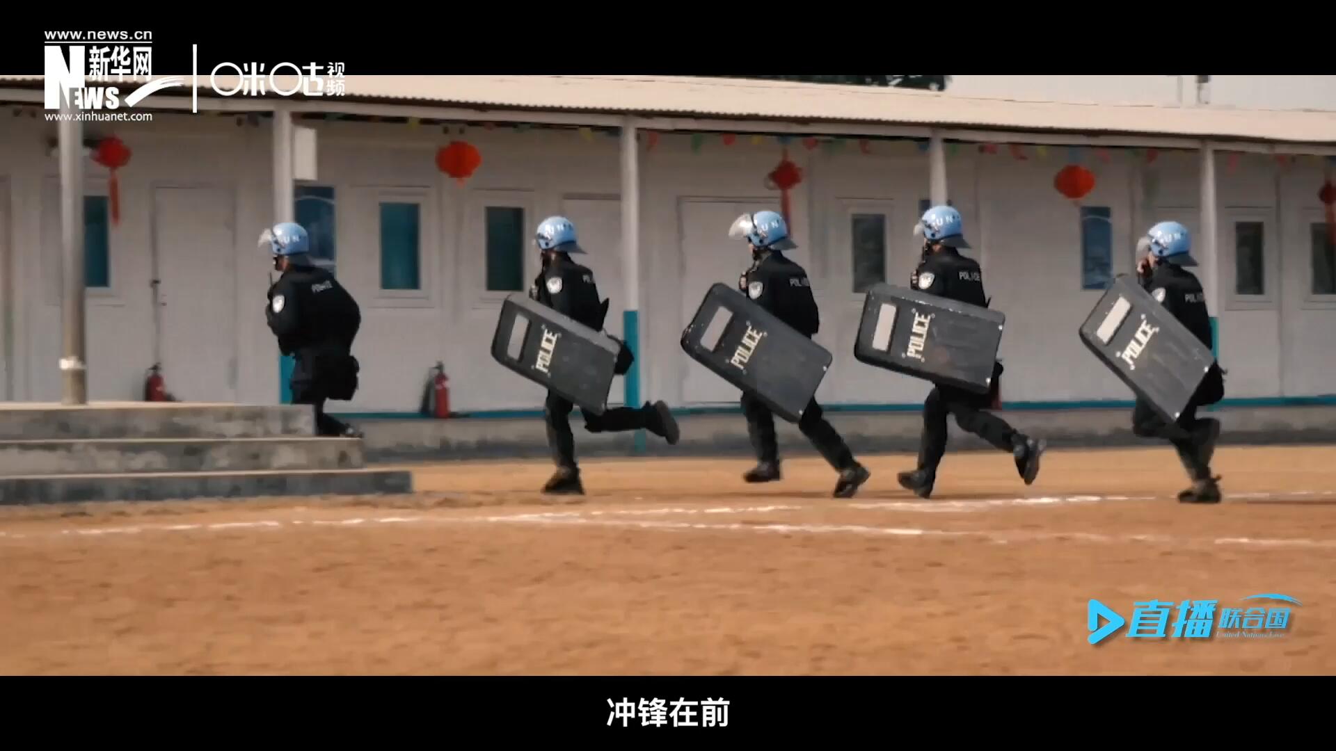 有這樣一支隊(duì)伍，他們不畏艱險(xiǎn)，沖鋒在前，頭戴藍(lán)盔，為和平而戰(zhàn)，他們的名字叫做聯(lián)合國維和部隊(duì)。