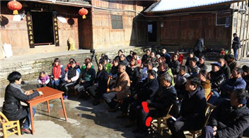 既要做好精準脫貧，也要全力推動鄉(xiāng)村振興