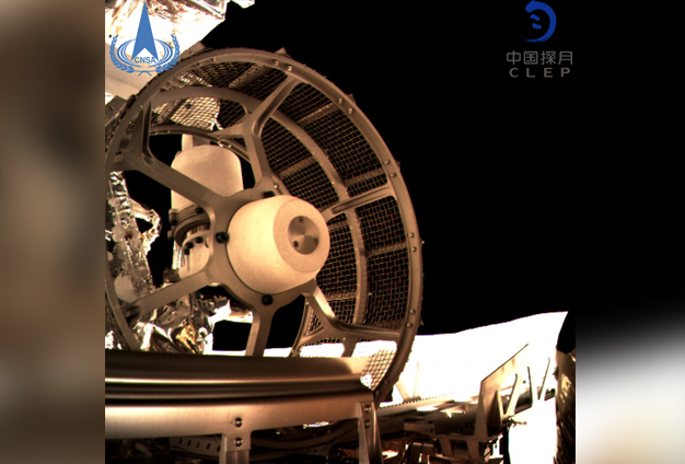 有古老的巖石，地形略微平坦一點