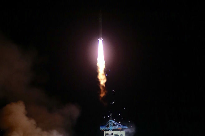 4月6日，搭載實踐十號衛(wèi)星的長征二號丁運載火箭升空。