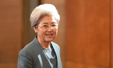 傅瑩進入發(fā)布會現場