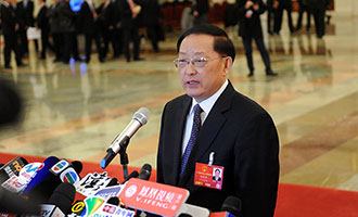 住建部部長(zhǎng)陳政高接受記者采訪