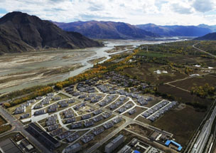 何立峰：進(jìn)一步實(shí)施&ldquo;五個一批&rdquo;扶貧