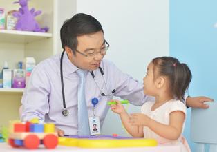 加強(qiáng)兒科醫(yī)生、助產(chǎn)士等緊缺人才培養(yǎng)