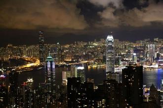 中央對香港行政長官是有標(biāo)準(zhǔn)的，是一貫的