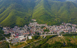 中國(guó)共產(chǎn)黨率領(lǐng)億萬人民實(shí)現(xiàn)中國(guó)夢(mèng)的政治本色與力量源泉