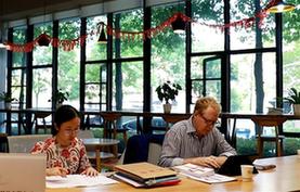 中國(guó)成就，世界矚目&mdash;&mdash;來自基層蹲點(diǎn)現(xiàn)場(chǎng)的報(bào)道