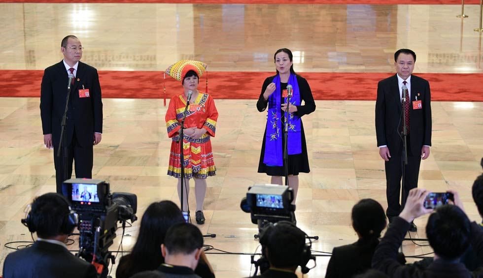 蔡松濤、杜麗群、楊小玲、賈立群接受采訪