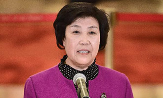 郭鳳蓮在&ldquo;代表通道&rdquo;接受采訪