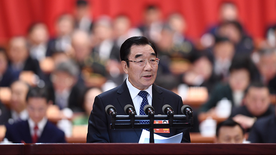 張慶黎作關(guān)于中國人民政治協(xié)商會(huì)議章程修正案(草案)的說明