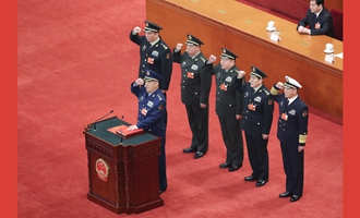 中央軍委副主席、委員進行憲法宣誓