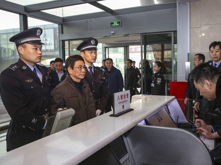 新華社評論員：狠剎&ldquo;四風(fēng)&rdquo;，嚴(yán)懲腐敗