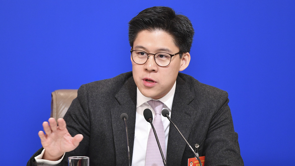 全國(guó)政協(xié)委員、中國(guó)香港體育協(xié)會(huì)暨奧林匹克委員會(huì)副會(huì)長(zhǎng)、霍英東集團(tuán)副總裁 霍啟剛