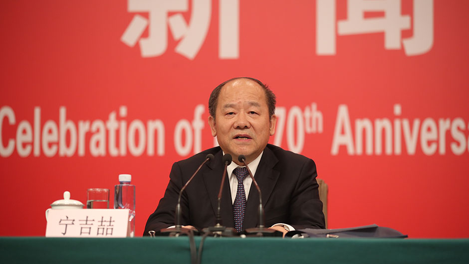 國家發(fā)展和改革委員會副主任、國家統(tǒng)計局局長寧吉喆介紹相關情況