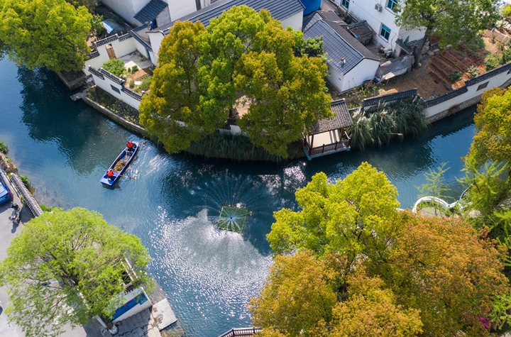 新華社評(píng)論員:堅(jiān)持"五個(gè)根本"，頂風(fēng)破浪前行